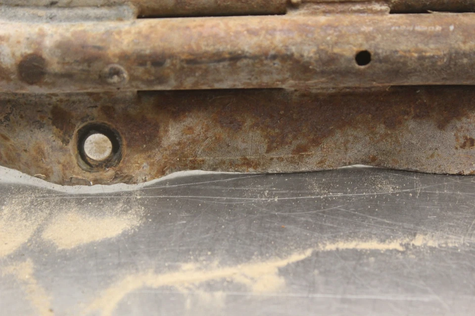 1986 Suzuki Quadrunner 230 LT230GE 2x4 FRONT FOOT REST PEG BRACKET MOUNT I125 - Image 4 of 4