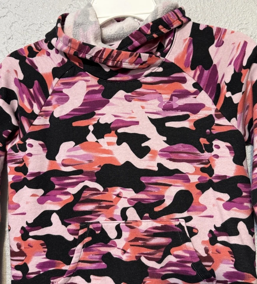 Sudadera con Capucha Under Armour Juvenil Mediana Rosa Camuflaje Suelta Pullover Bolsillo Canguro Foto 2 de 4