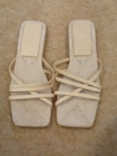 Zara Size 39 Flat Flip Flop Sandals  Beige
