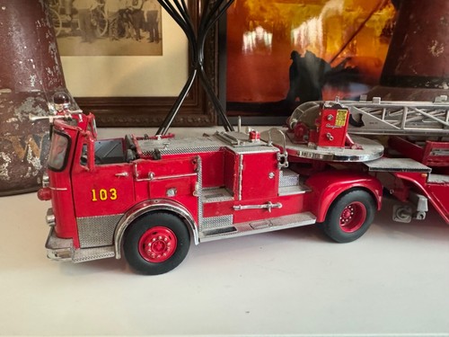 Seagrave TDA FDNY Ladder 103 Handmade Kitbash 1/32 - Picture 8 of 11