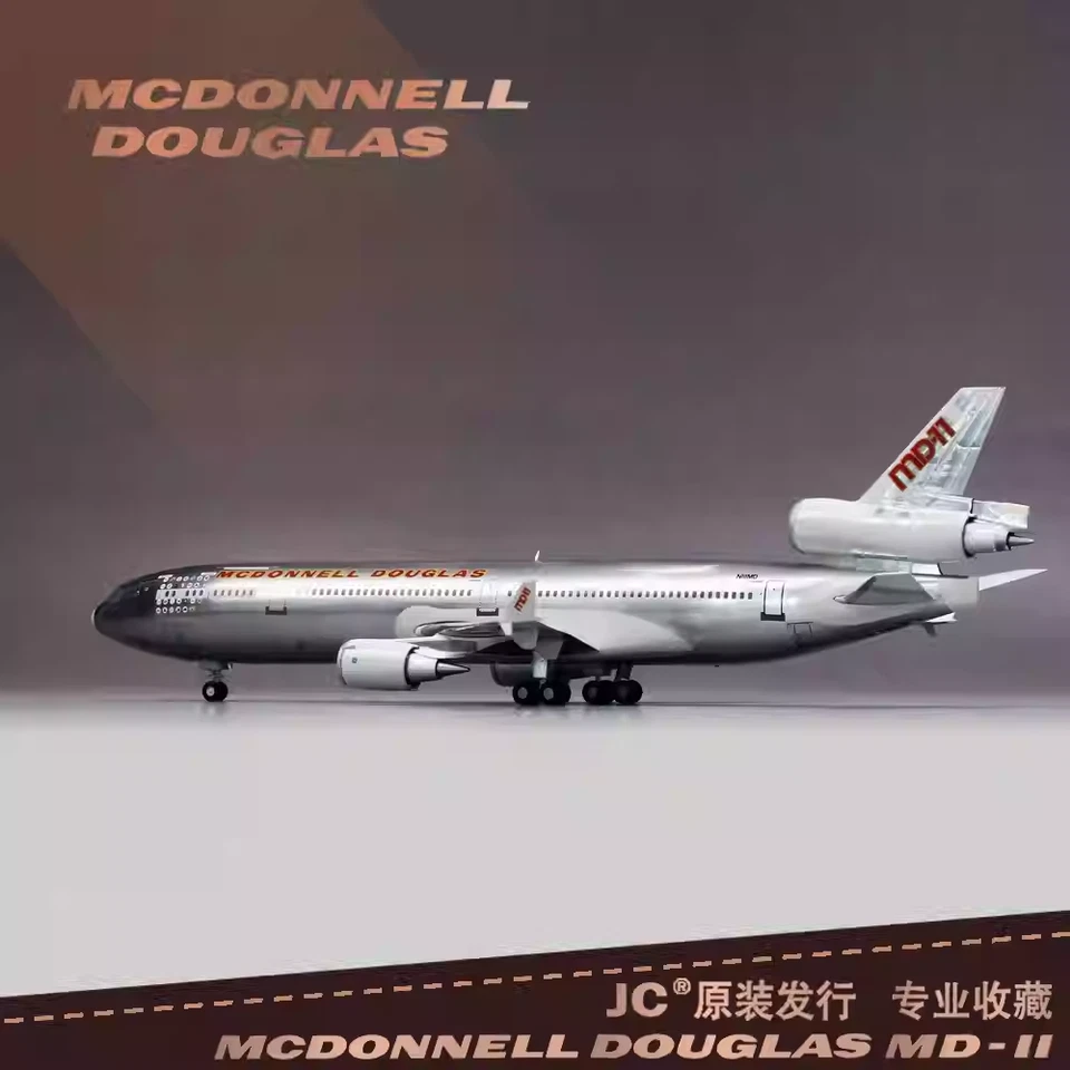 Limited Edition 1:200 Scale Alloy McDonnell Douglas MD-11 Aircraft Model - Image 3 of 4