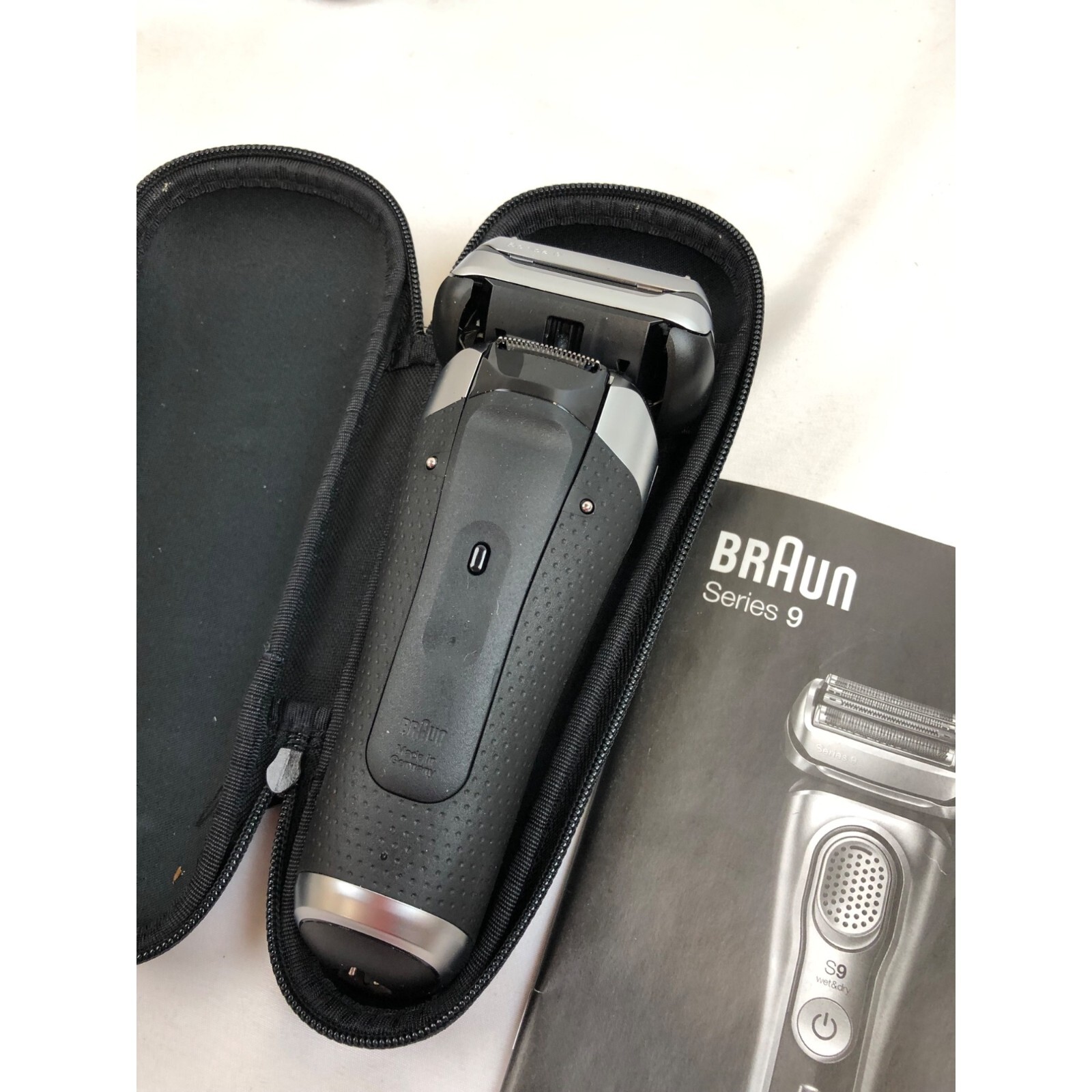 Braun Series 9 9330s Mens Wet Dry Electric Shaver with Charging Stand