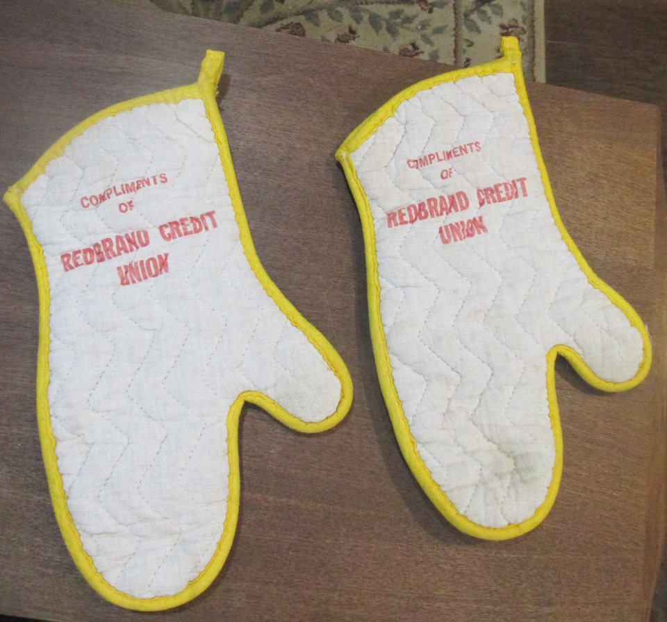 REDBRAND CREDIT UNION OVEN MITTS BANKING VINTAGE KITCHEN COLLECTIBLE