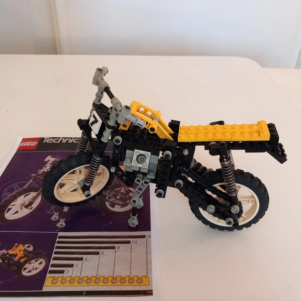 LEGO Technic 8838 Shock Cycle, photo 2 sur 3