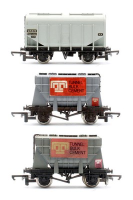 WRENN SPUR ''OO'' SCHWADER MIT 3 20T GETREIDE- & ZEMENTTUNNELWAGEN