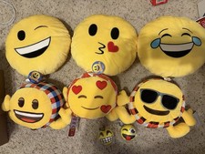 Lot Of 6 Emojis Plush And 2 Keychains NEW 