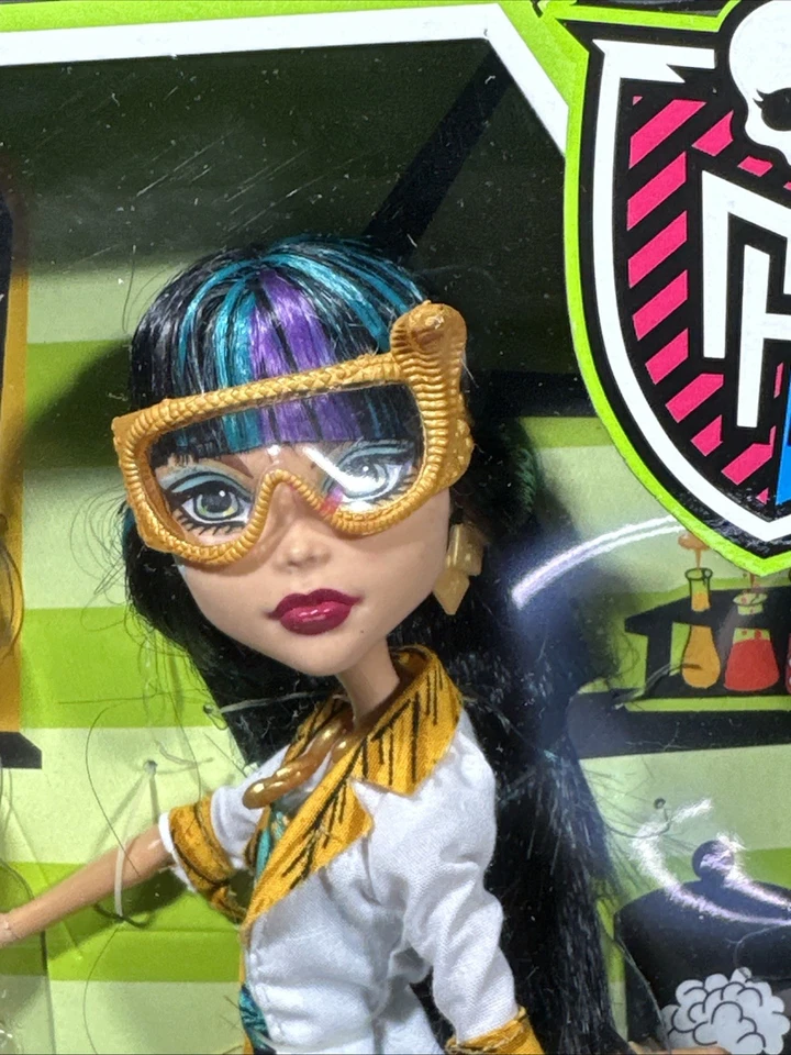 MONSTER HIGH MAD SCIENCE LAB PARTNERS CLEO DE NILE & GHOULIA YELPS - Image 4 of 4