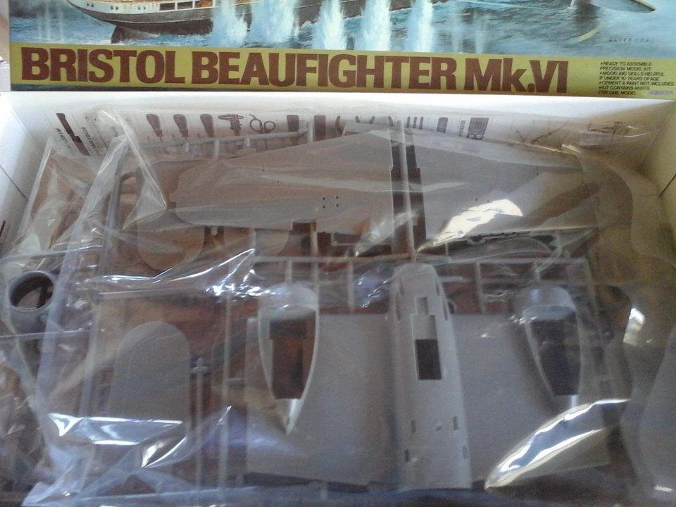 BRISTOL BEAUFIGHTER MK IV 1/48 SCALE TAMIYA MODEL - Immagine 2 di 3