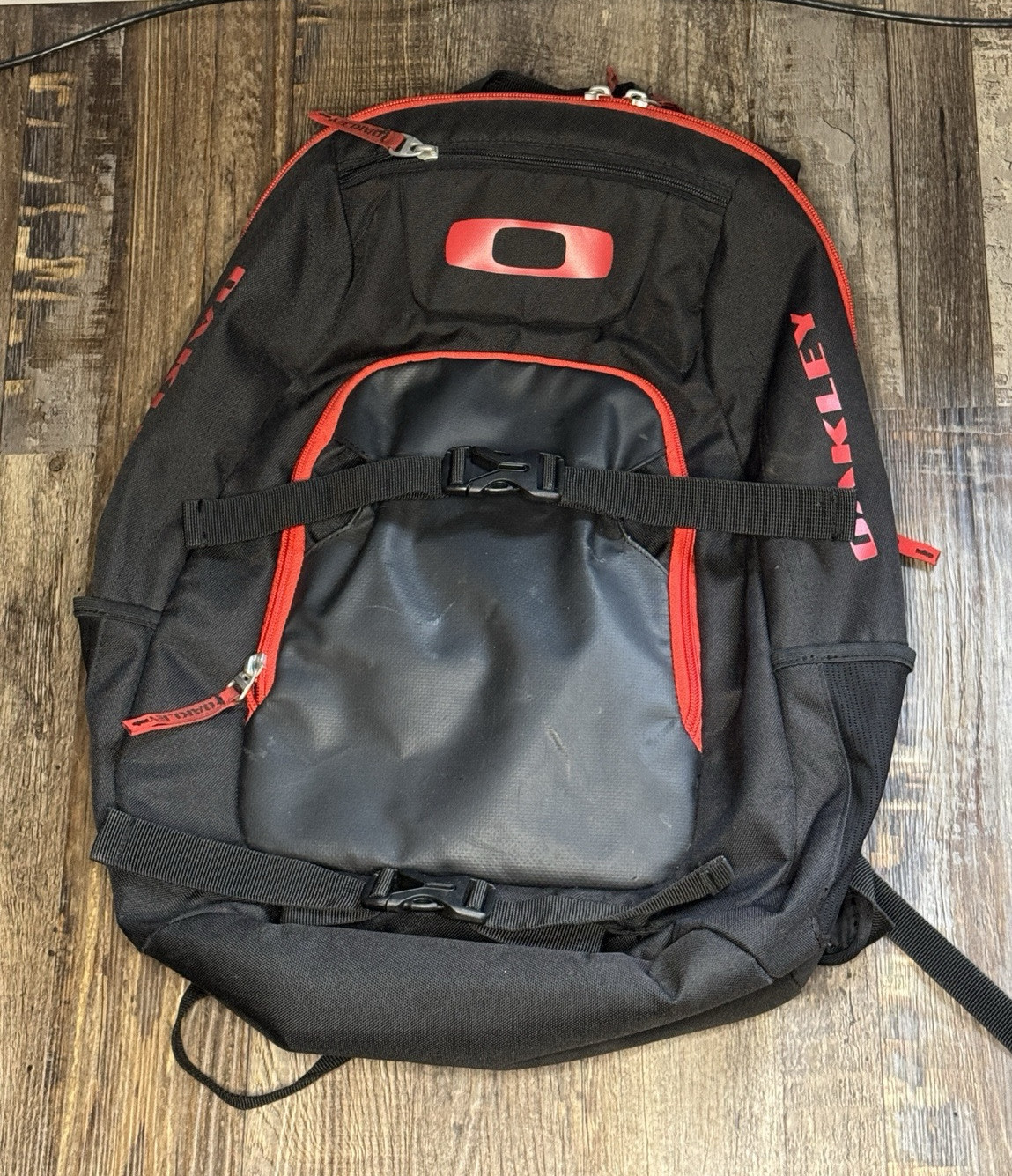 Oakley Lightweight Skateboard Laptop Backpack Black/Red