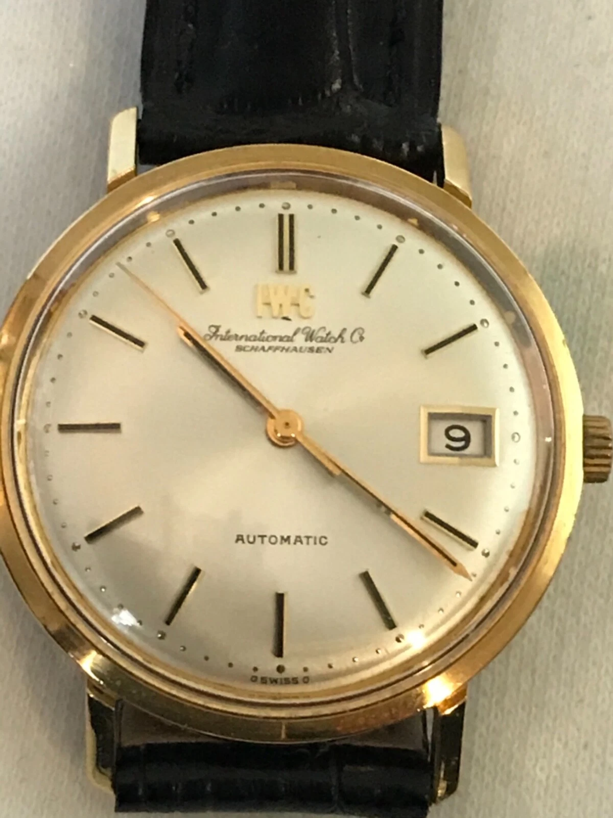 IWC Schaffhausen — Vintage IWC Schaffhausen 18K Gold, 35mm Case, Automatic Watch-Exc. condition