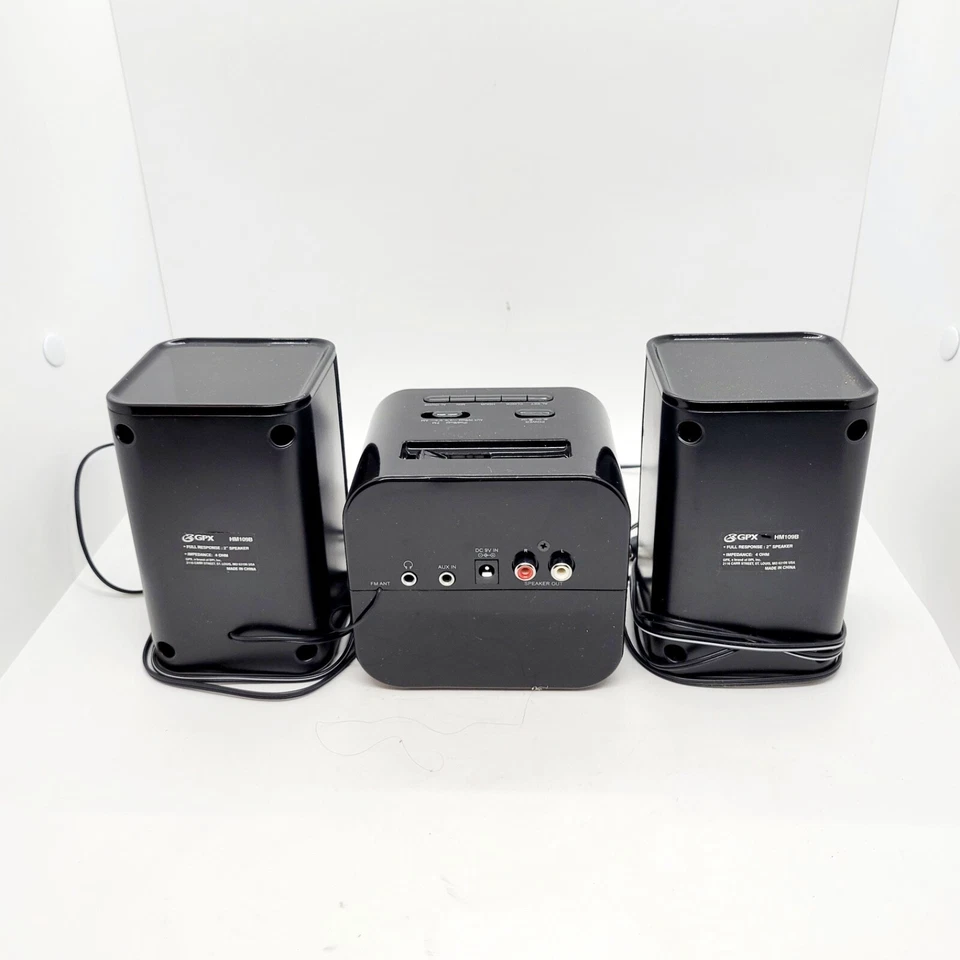 GPX Home Music System MP3 Ready HM109B AM/FM Radio (For Parts) - Image 2 of 4