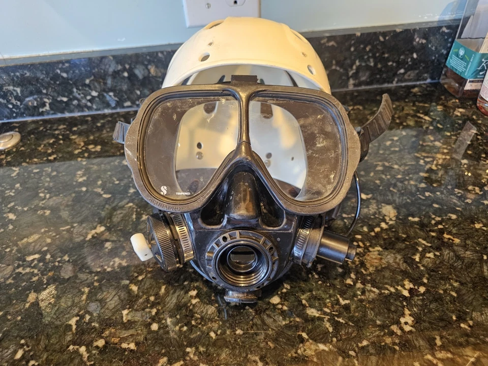 Scuba Pro Full Face Pro Diving Mask With Buddy Phone - Image 2 of 4