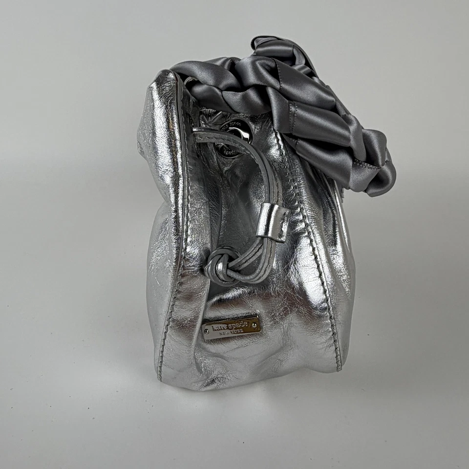 Kate Spade наплечная сумка женщин Серебряный металлический шнурок атласная оплетка ручки новый с Ярлыками - Изображение 4 из 4