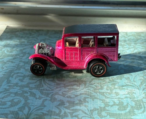 Hot Wheels '31' Ford Woody 1968 in rose/hot pink, used, great cond., SEE PICS