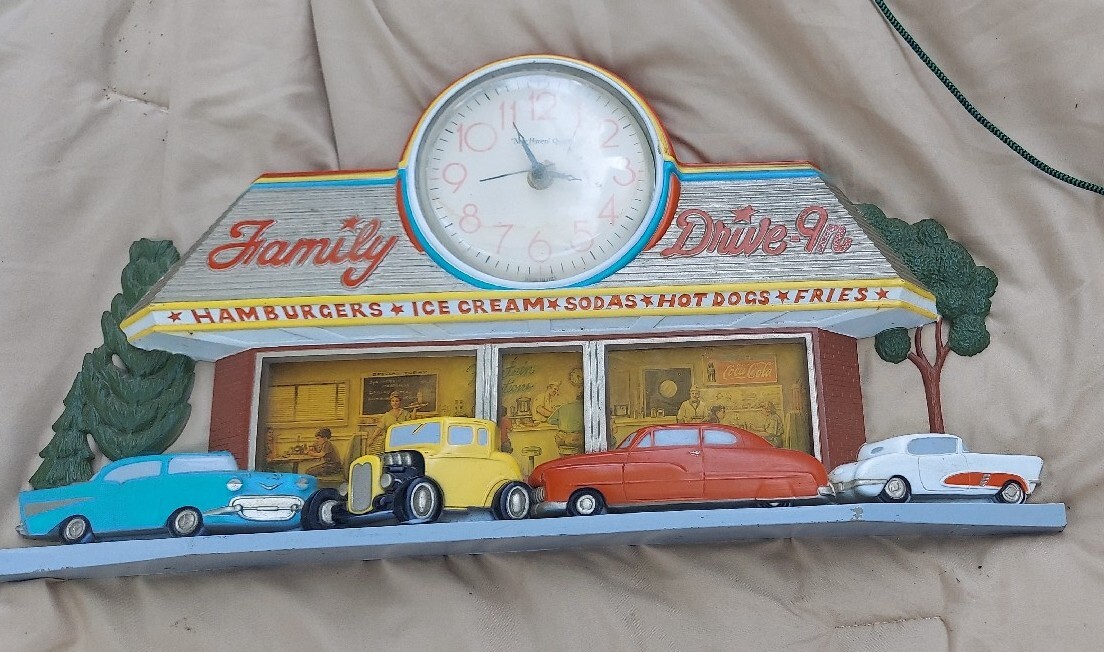 Vintage New Haven Quartz Family Drive-In Diner Wall Clock Coca