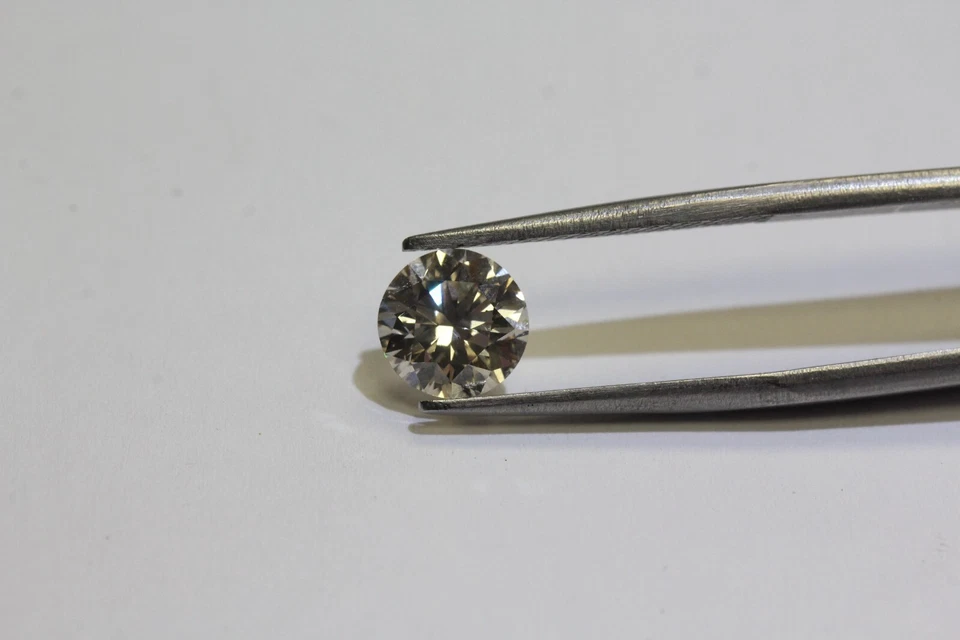 GIA loose certified 1.83ct SI1 Q-R Very Light Brown round Natural diamond - Image 2 of 4