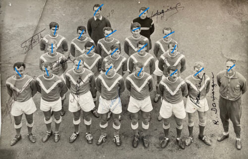 VALENCIENNES FC 1964-1965 Photo originale avec 11 DEDICACES !!! équipe footbal - Photo 1/5