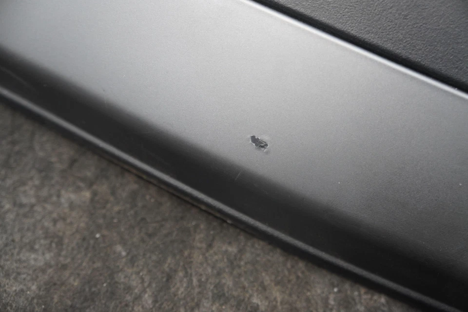 Cubierta de placa de desgaste del umbral de la puerta del lado derecho del pasajero 51477314938 BMW i8 Foto 2 de 4