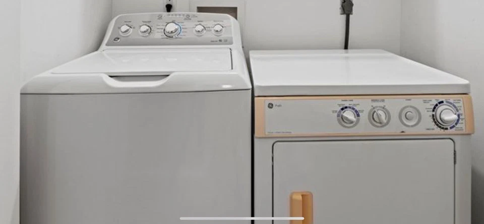 Juego combinado de lavadora y secadora GE Foto 2 de 4