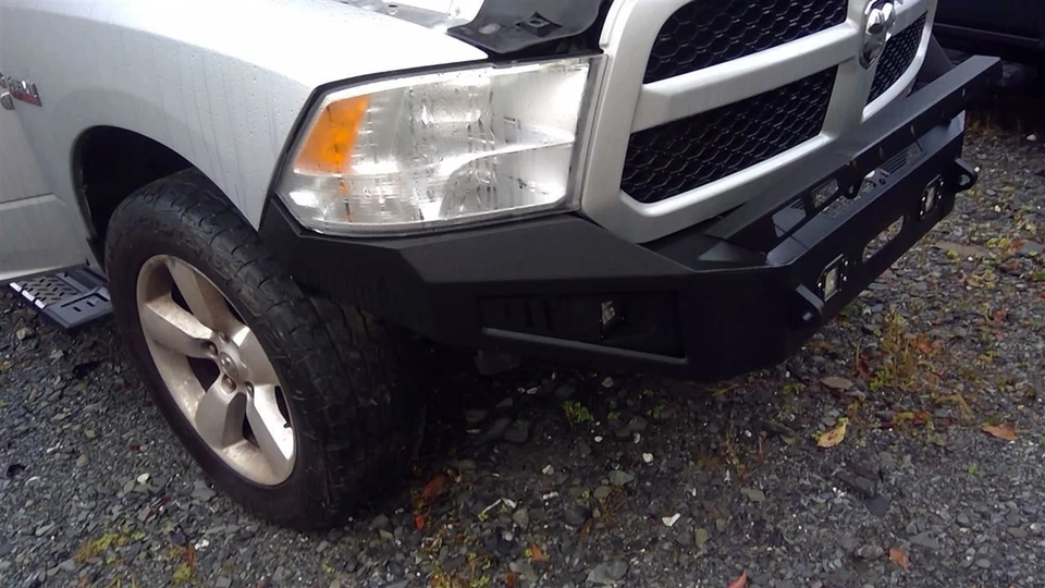 (LOCAL PICKUP ONLY) Front Bumper Classic Style 5 Lug Wheel Fits 15-24 DODGE 1500 Foto 3 de 4