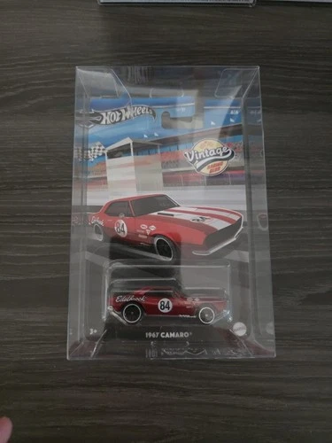 HOT WHEELS 1967 Camaro Red Chase Vintage Racing Club Chevy With Protector Case