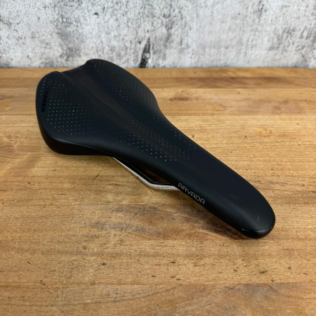 パーツ Bontrager Arvada steel rail 138mm width 138mm Bontrager Arvada Comp Cr-Mo Rail Road Saddle 297g