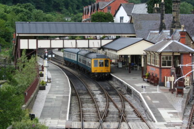 Foto 6x4 Bahnhof Llangollen Dieseltriebzug im Bahnhof. c2008