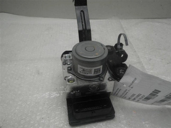 2018-2019 GMC Sierra Denali 2500 HD ABS Anti-Lock Brake Pump Assembly OEM - Image 4 of 4