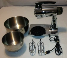 SUNBEAM Deluxe Mixmaster 12 Speed w / Beaters Vintage Black & Silver Mixer 