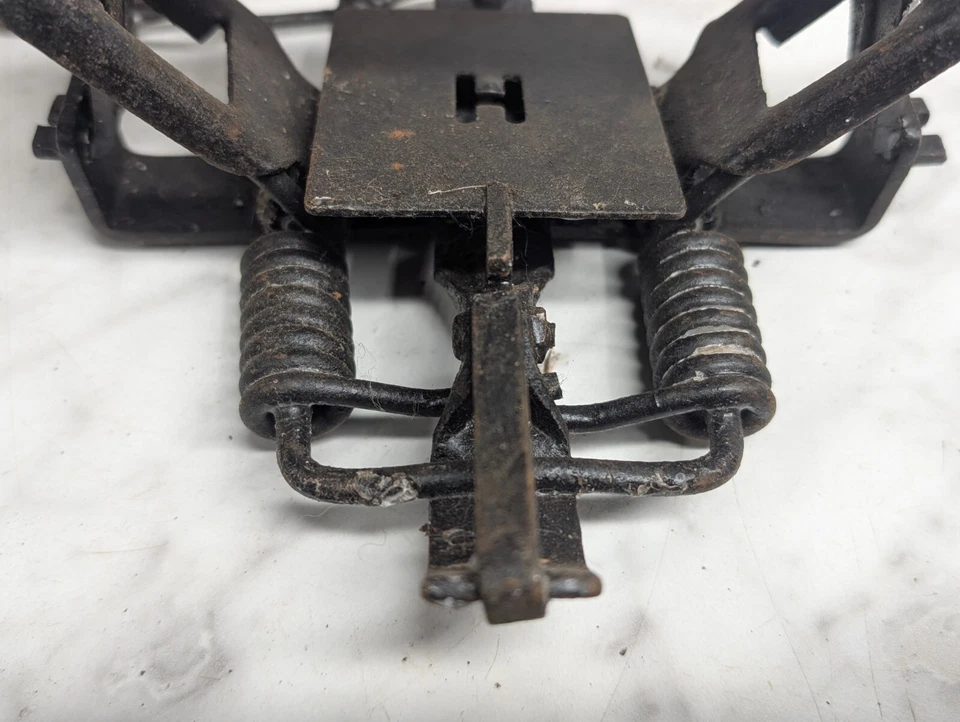 De colección Herters Hudson Bay #3 Animal Doble Bobina Resorte Trampa Decoración Primitiva Foto 3 de 4