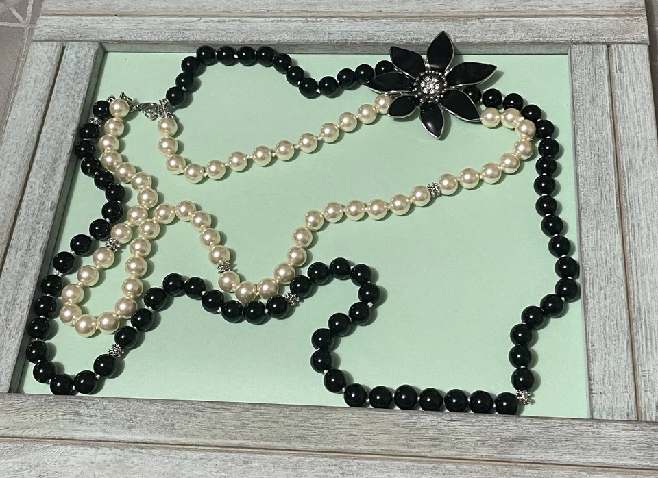Vtg Talbots Double Strand Large Enamel Flower Faux Pearl/Black Bead Necklace-29" Foto 3 de 4