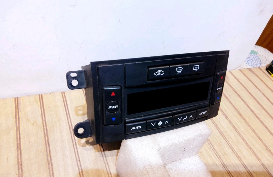 2005 - 2006 凯迪拉克 CTS 主气候控制模块非加热座椅 ID 21998813 — 第 4/4 张图片