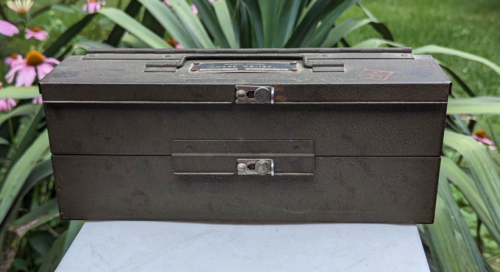 Vintage Signal Corps Crystal Case CS-137