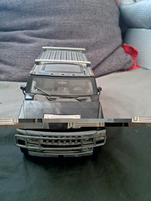 Maisto Hummer H2 Modellauto schwarz 1:18 PKW, Altersempfehlung 8-11 Jahre