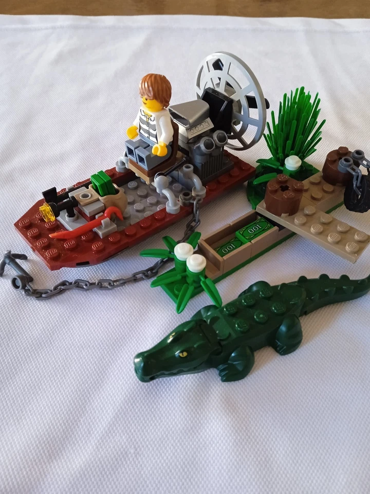 LEGO City 60069 Swamp Police Station, photo 1 sur 2