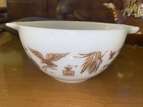 Vintage Pyrex USA 1.5 Pt Early American Cinderella Bowl #441 Eagle White Brown