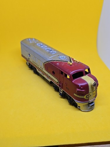 Locomotora diésel escala HO Santa Fe F7A "Warbonnet" #307 4015 | Zustand: For parts or not working