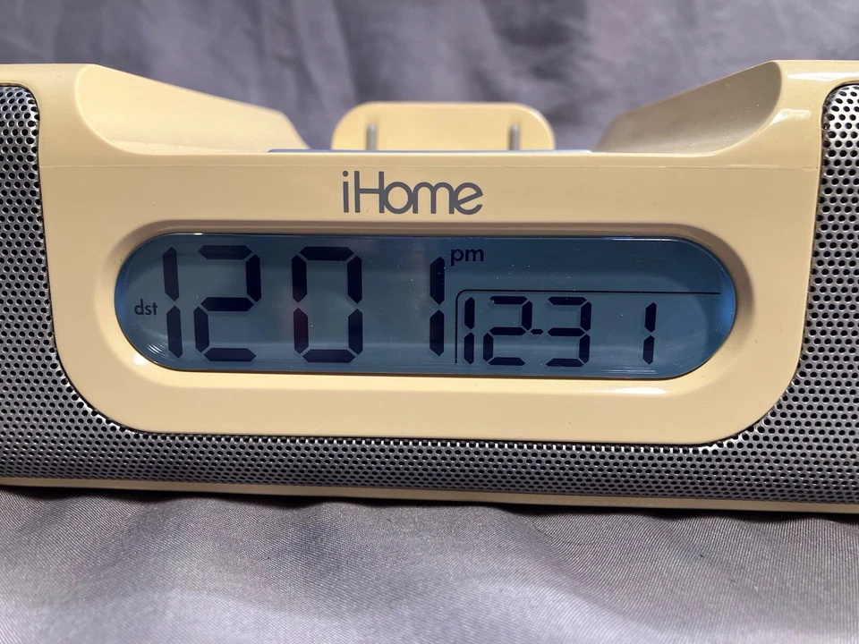 iHome iH5r iPod Dock Alarm Clock Radio in Original Box w/Accessories Used/Tested - Image 4 of 4