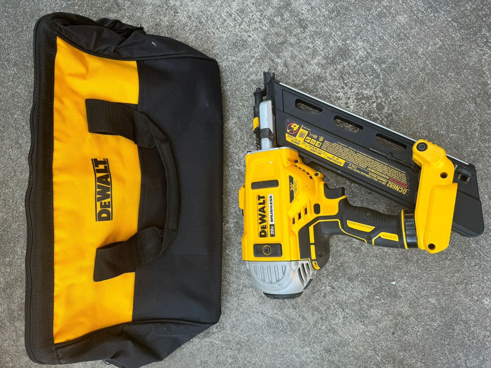DeWALT DCN692B 20V MAX Brushless Cordless LiIon Framing Nail Gun