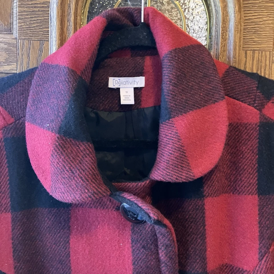 Relativity Women’s Wool Blend Red & Black Plaid Lined Peacoat Size 1X EUC - Image 3 of 4