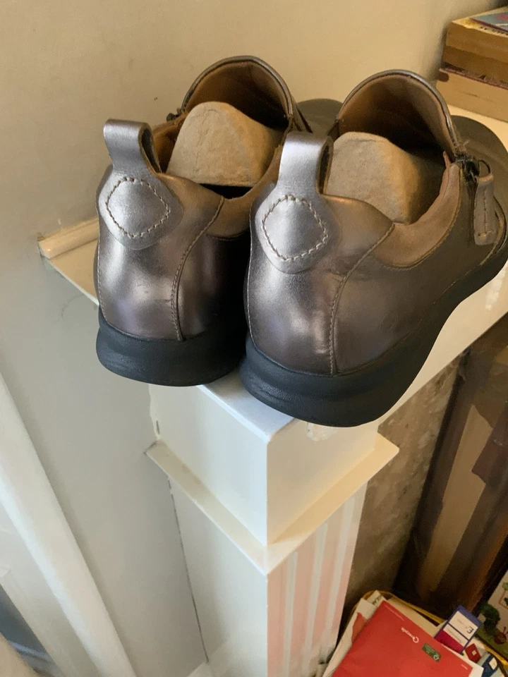 NEW WITHOUT TAGS, CLARKS UNSTRUCTURED GOLD LEATHER SLIP ON SHOES SIZE UK 7D. - Image 3 of 4