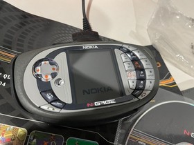 Nokia N-gage QD Handheld Game & Phone NTSC  sim Card  5 Games Tomb CIB Like New
