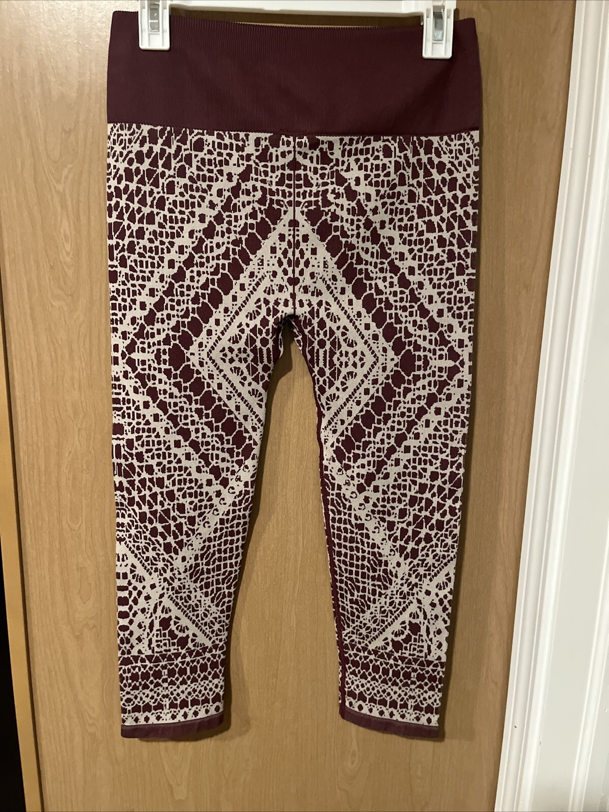 Fabletics Leggings Maroon Patterned  Large Women’… - image 4