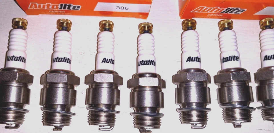 Juego de 8 bujías Ford Flathead V8 Autolite 1933-37 con tuercas moleteadas de latón Foto 3 de 3