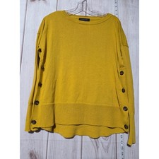 Ladies Medium Tahari Gold Button Accent Long Sleeve Knit Sweater