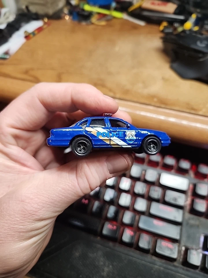 Matchbox Superfast Ford Crown Victoria Police. 5 Pack Exclusive 2008 Loose - Image 2 of 4