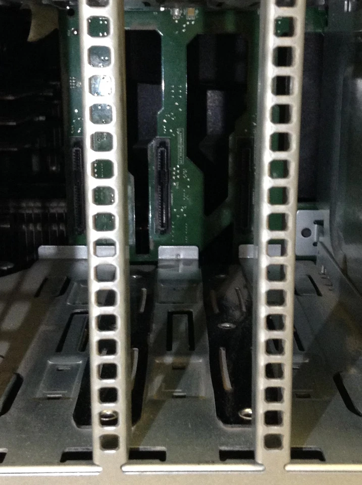 Servidor Dell PowerEdge T410 2x Xeon E5620 2,4 GHz con 12 GB, DVDROM, PERC 6I, FUNCIONANDO Foto 4 de 4