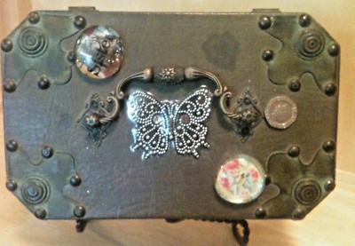 LOST Sister ~~The Knick Knack Junkie ''Box'' ~ How to Explain  9'' x 5-1/2'' x3-1/2''