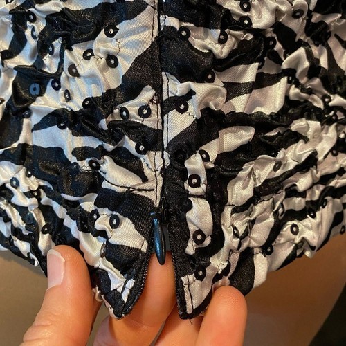JACKIE Jon New York black and white satin scrunched zebra striped sequin jacket - Picture 4 of 6