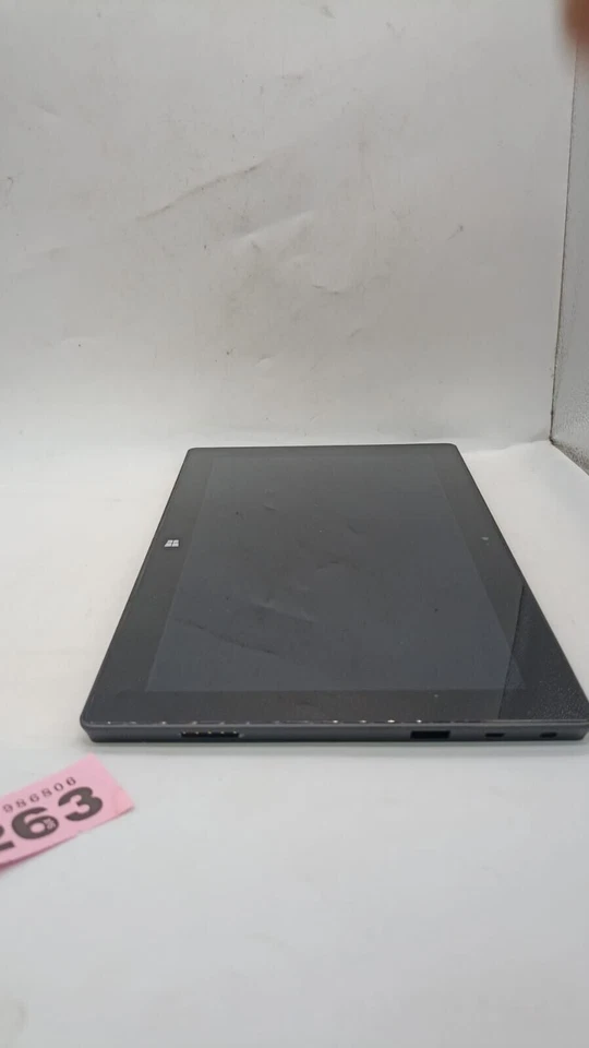 Microsoft Surface RT 1516 32GB Wi-fi 10.6" Windows 8 Tablet PC Spares or Repairs - Image 4 of 4